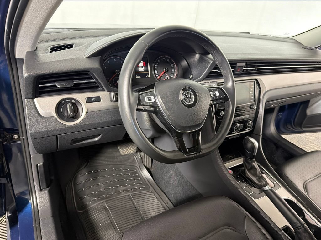 Certified 2022 Volkswagen Passat 2.0T SE FWD image 8