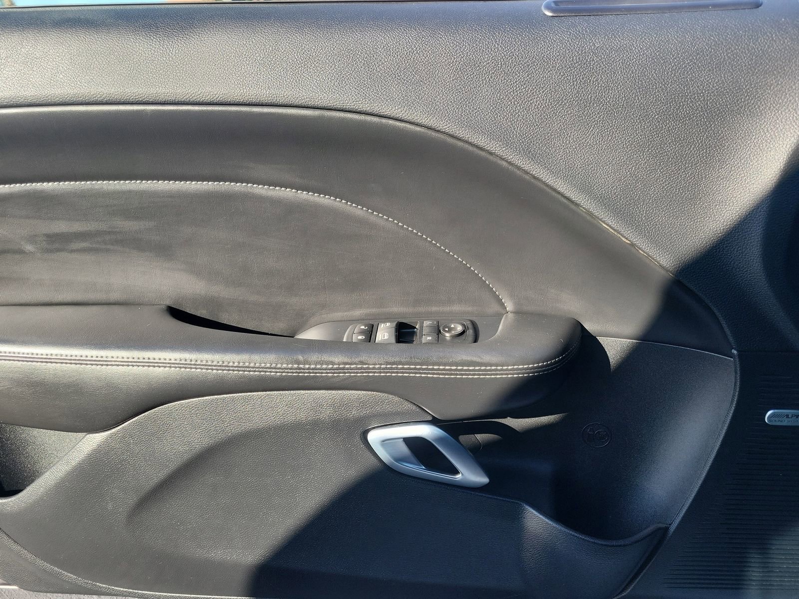 Used 2015 Dodge Challenger SXT Plus w/ Driver Convenience Group image 18