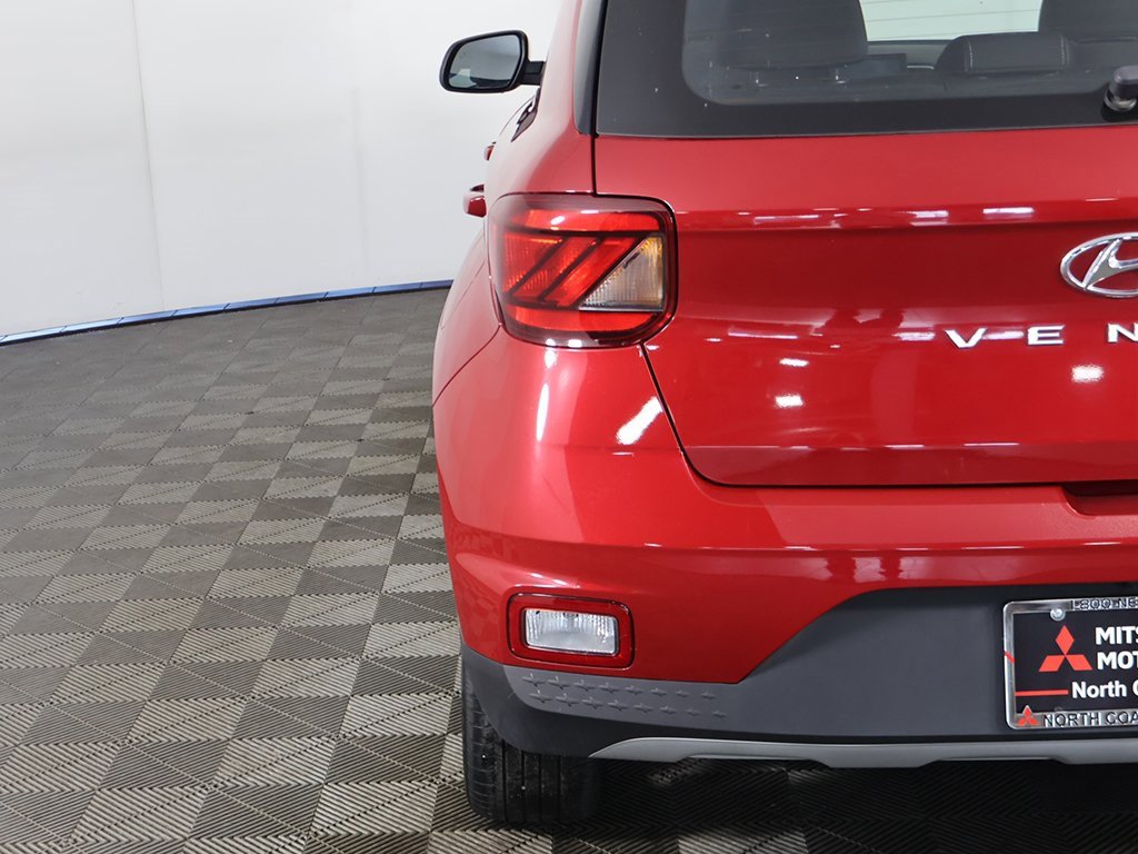 Used 2023 Hyundai Venue SEL image 11