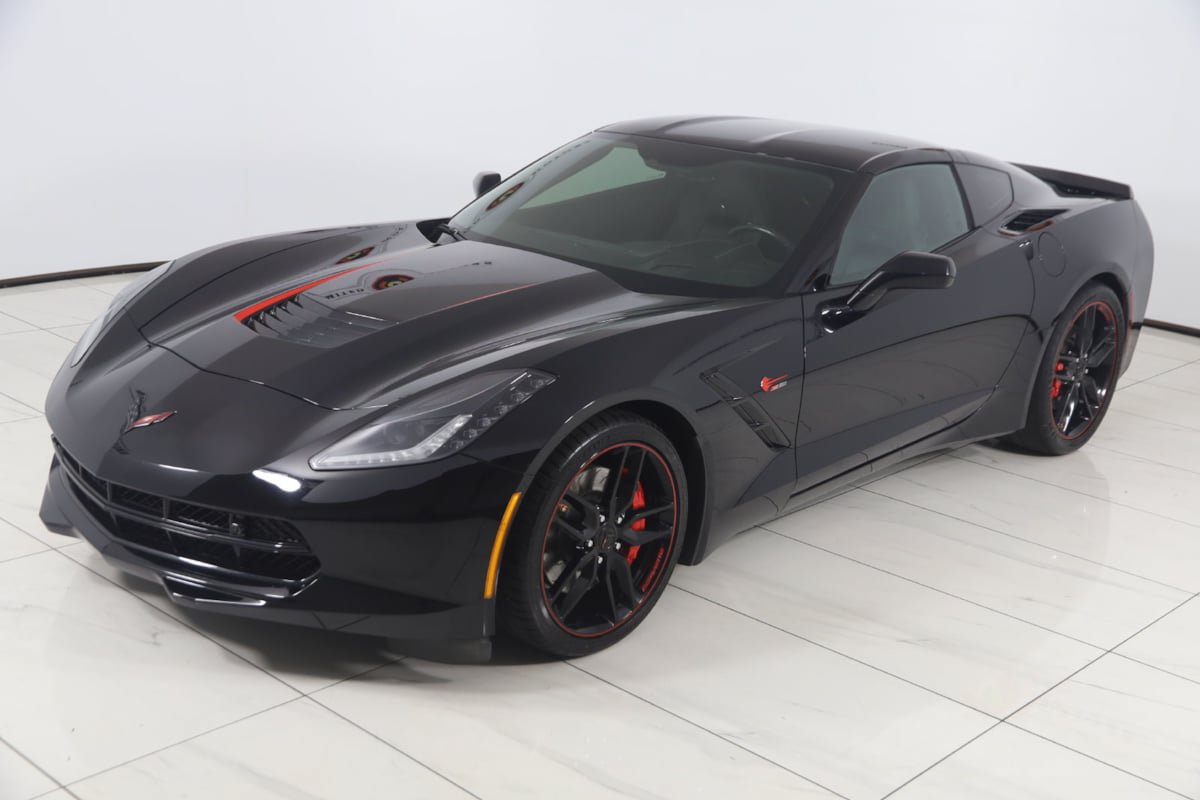 Used 2017 Chevrolet Corvette Stingray Coupe w/ Z51 3LT RWD image 27