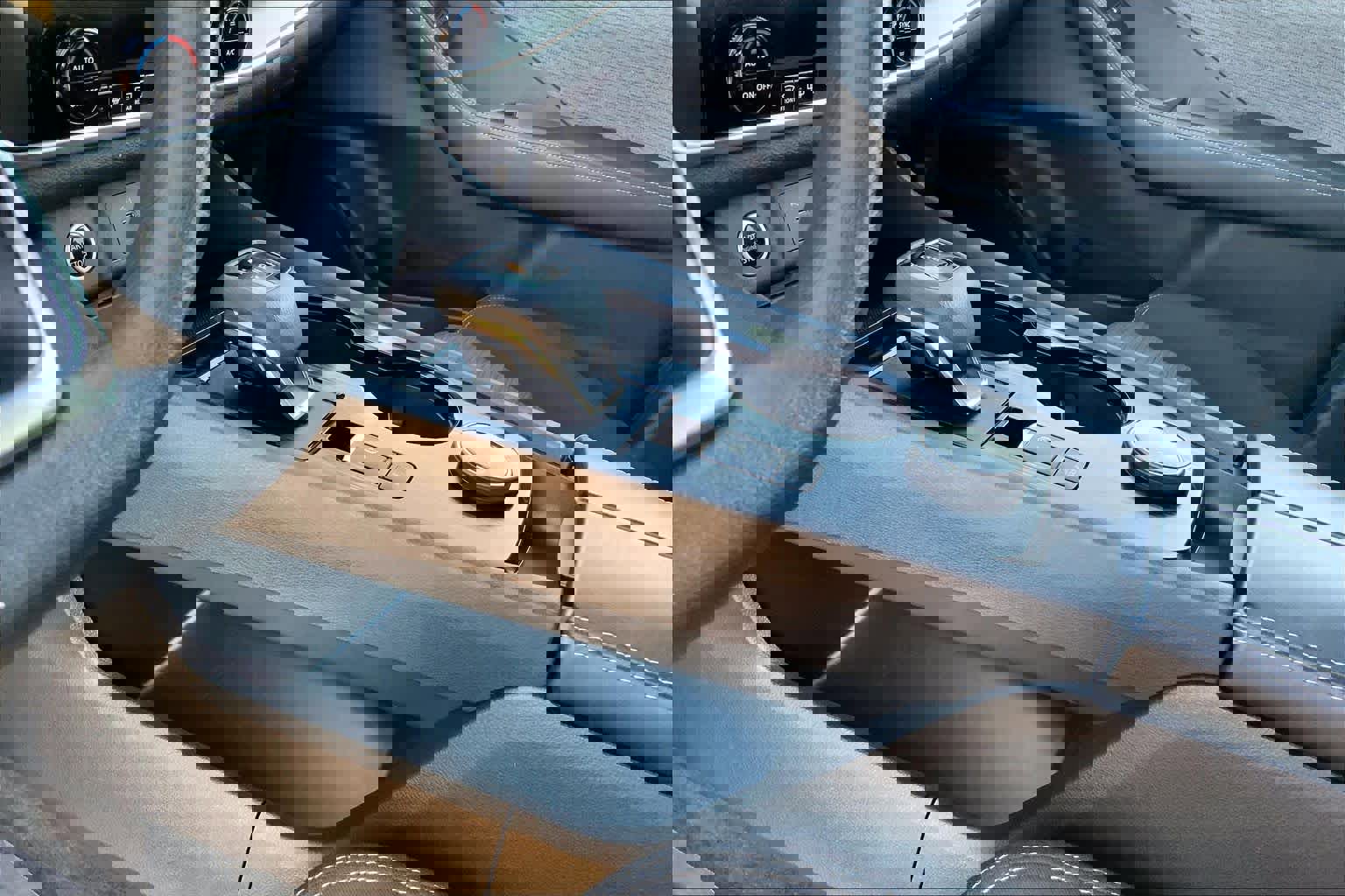 Used 2023 Nissan Rogue SV image 16