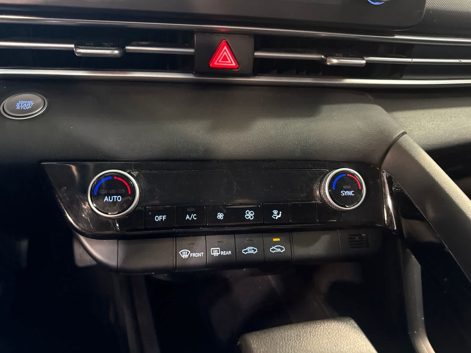 Used 2026 Hyundai Elantra Hybrid FWD image 27