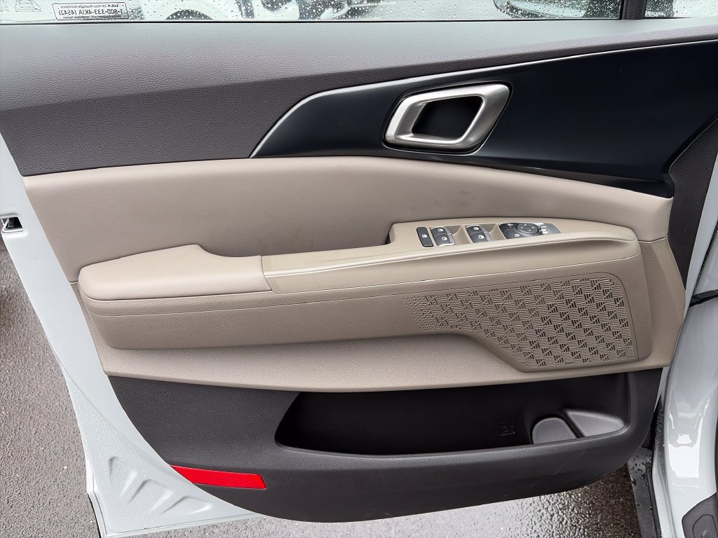 New 2027 Kia Carnival FWD image 16