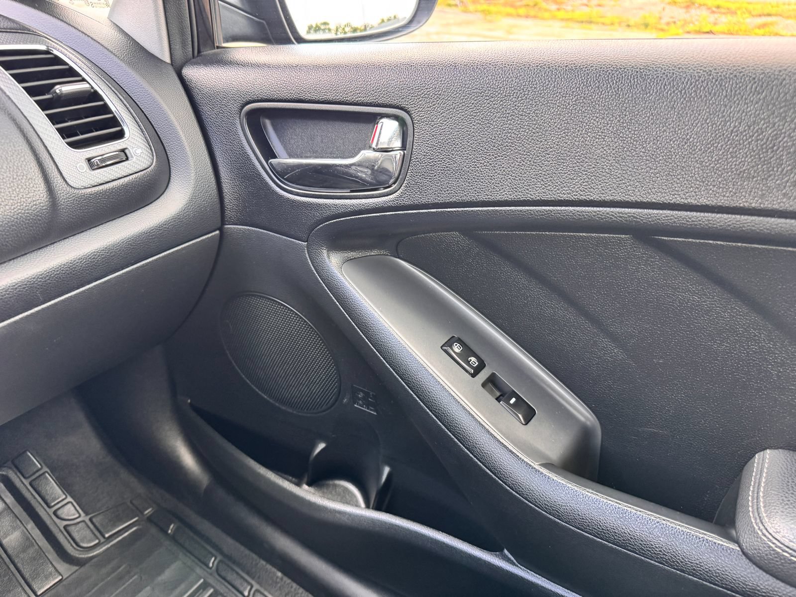 Used 2018 Kia Forte S FWD image 23