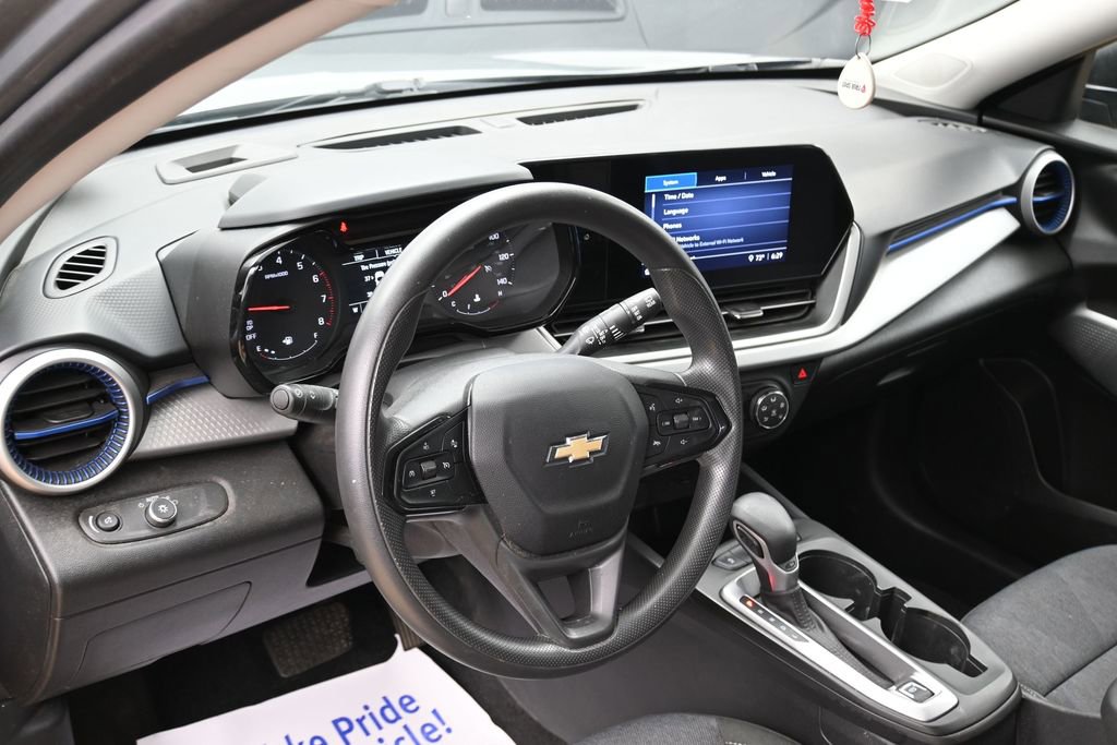 Used 2024 Chevrolet Trax LS w/ Driver Confidence Package FWD image 17