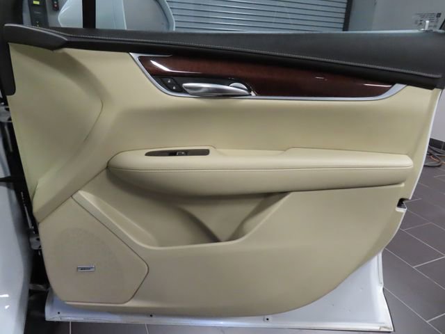 Used 2018 Cadillac XT5 Luxury w/ Driver Awareness Package image 14