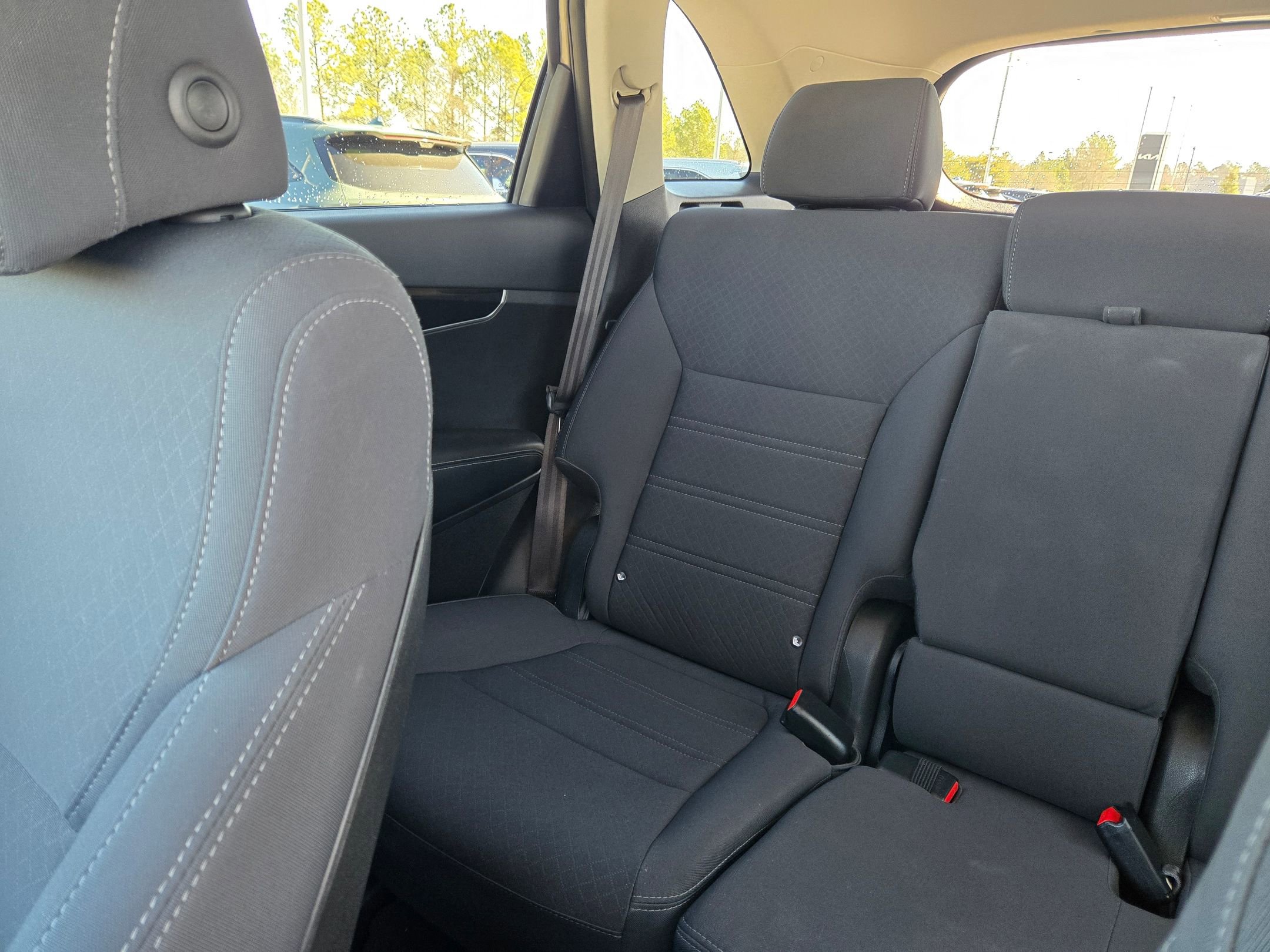 Used 2017 Kia Sorento LX w/ LX Convenience Package image 12