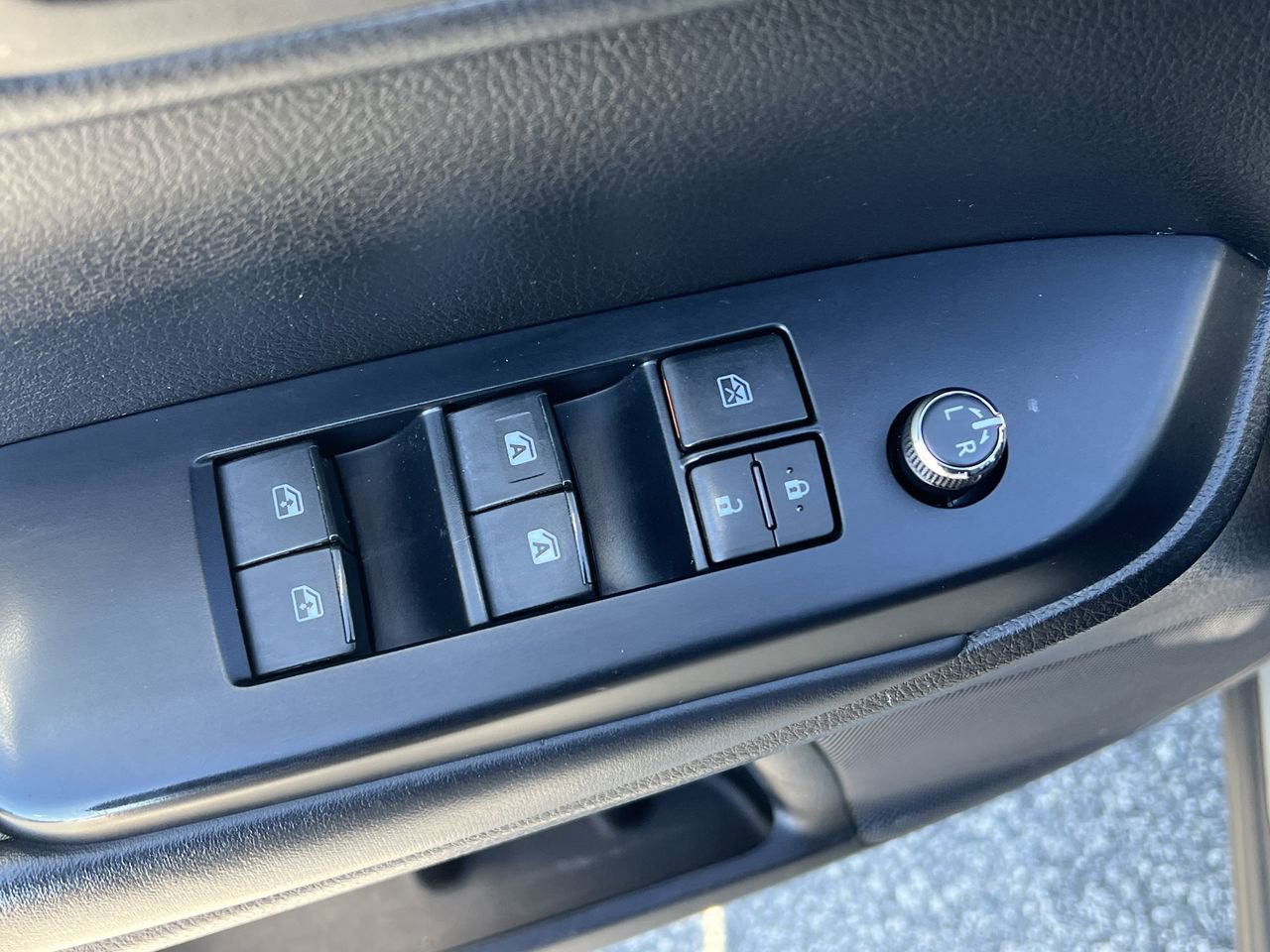 Used 2019 Toyota Highlander XLE image 23