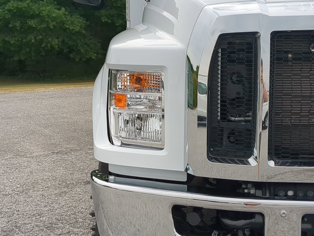 New 2027 Ford F750 2WD Regular Cab Super Duty image 8