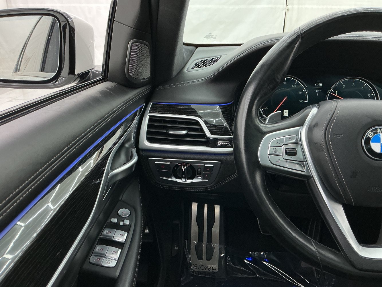 Used 2018 BMW 750i RWD image 34