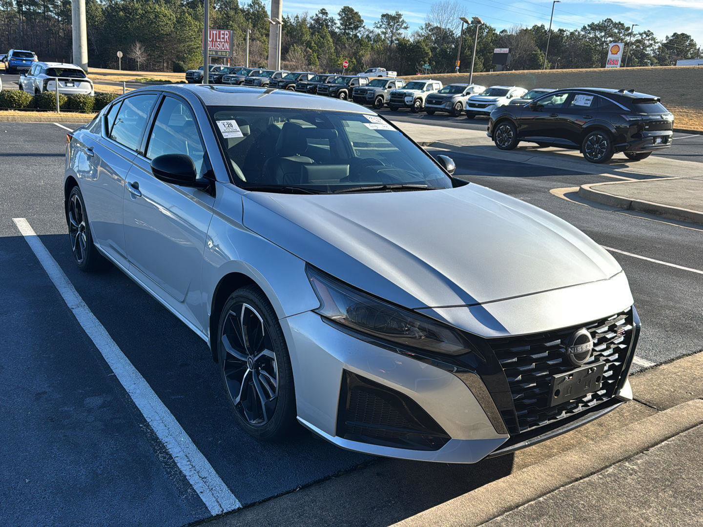 Used 2024 Nissan Altima 2.5 SR w/ SR Premium Package image 4