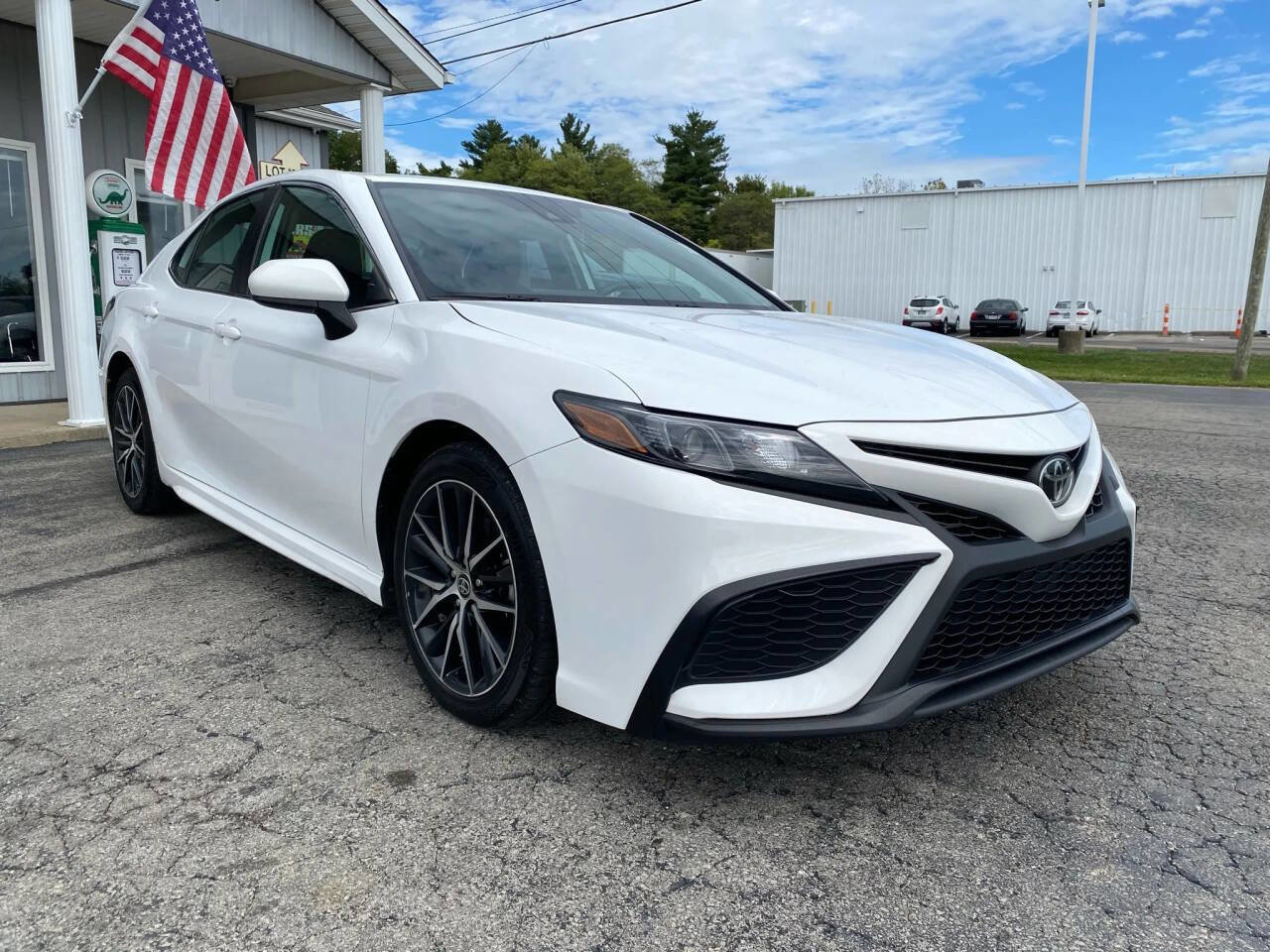 Used 2021 Toyota Camry SE image 9