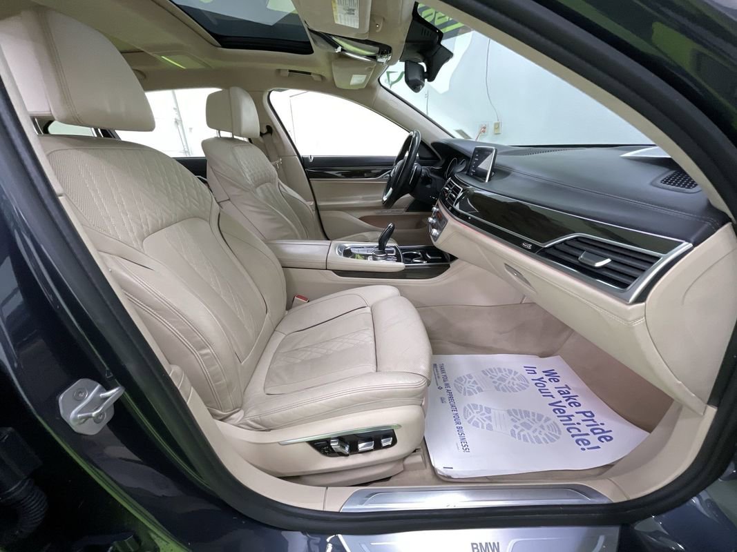 Used 2016 BMW 750i xDrive image 30