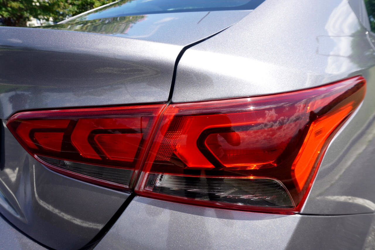 Used 2022 Hyundai Accent SE image 12