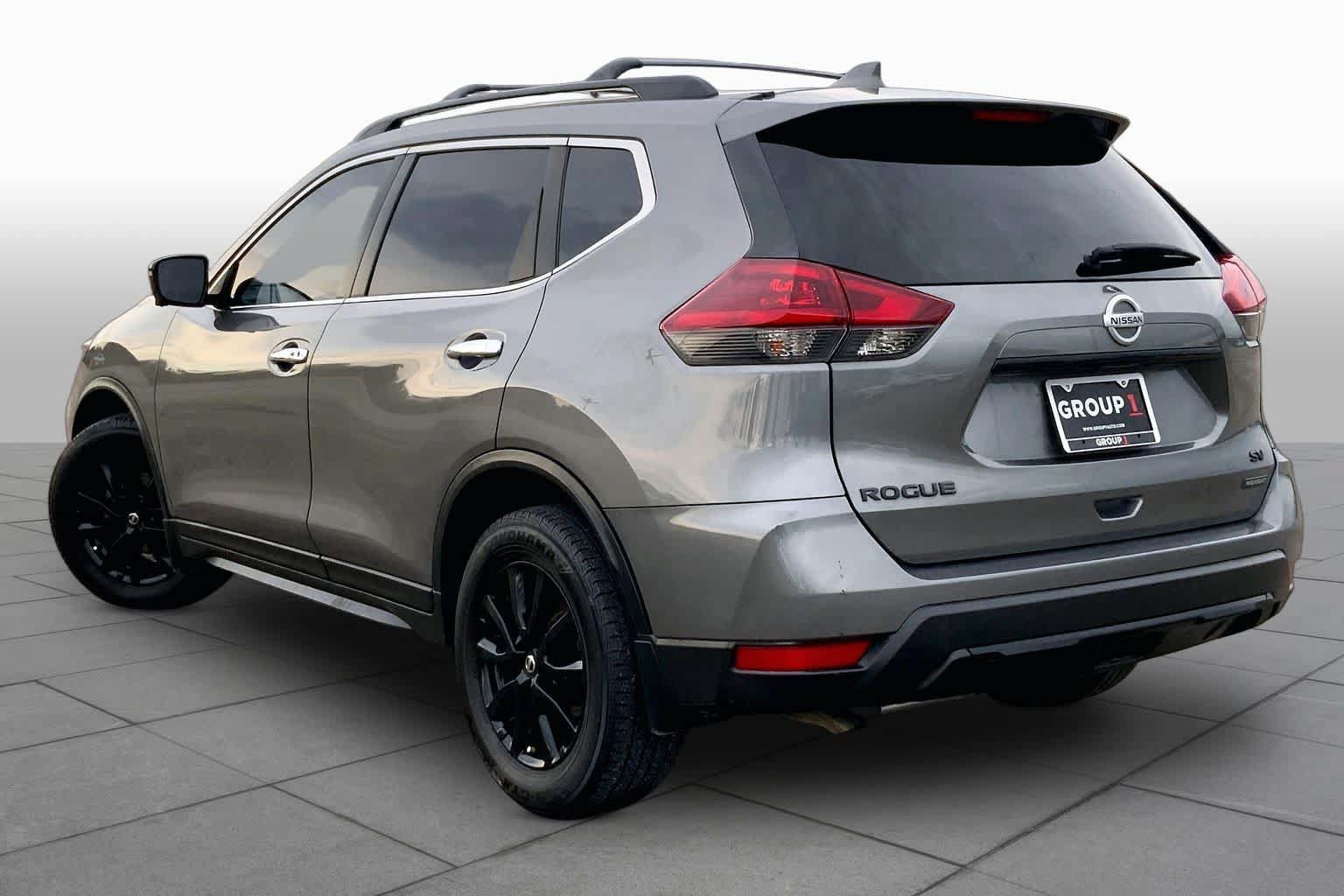 Used 2018 Nissan Rogue SV w/ Premium Package FWD image 12