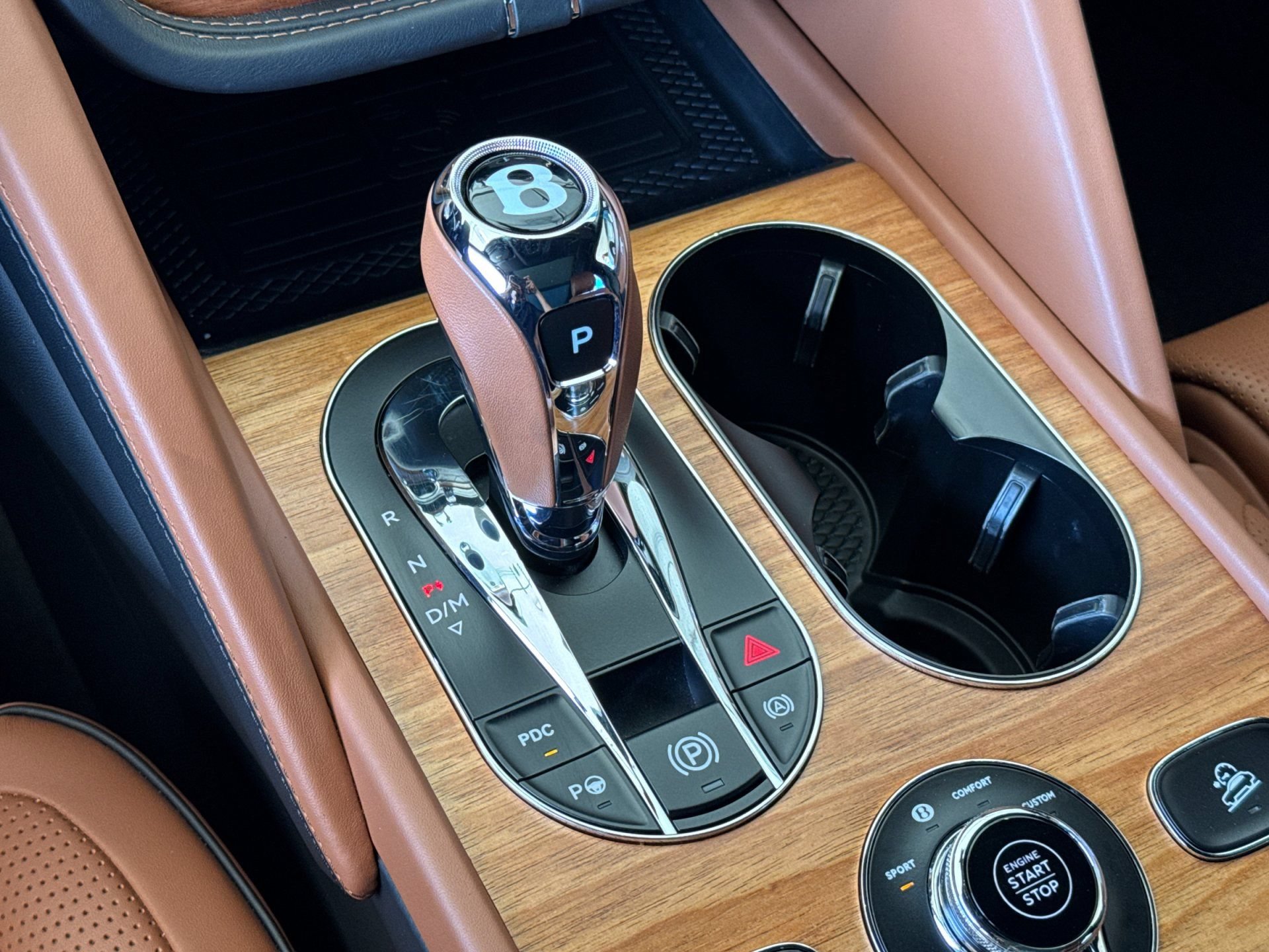 Certified 2023 Bentley Bentayga Extended Wheelbase AWD/4WD image 24