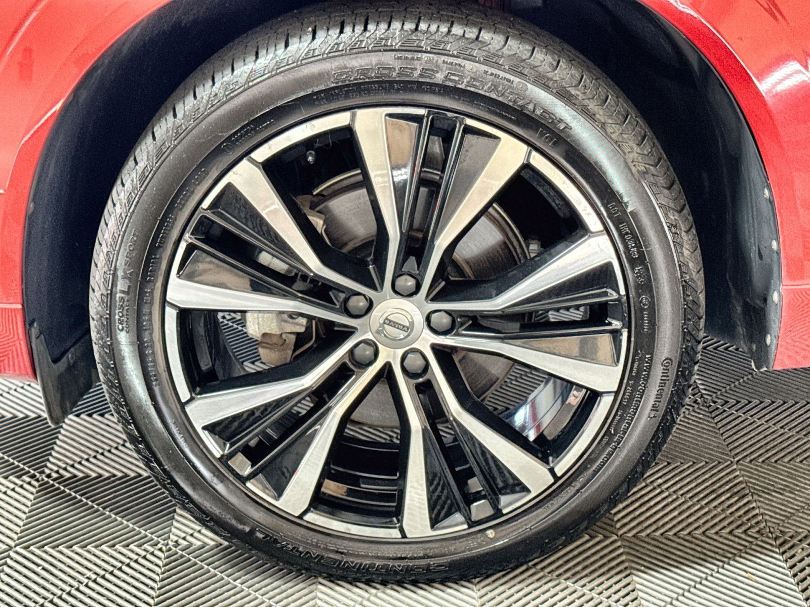 Used 2024 Volvo XC60 B5 Plus w/ Climate Package image 12