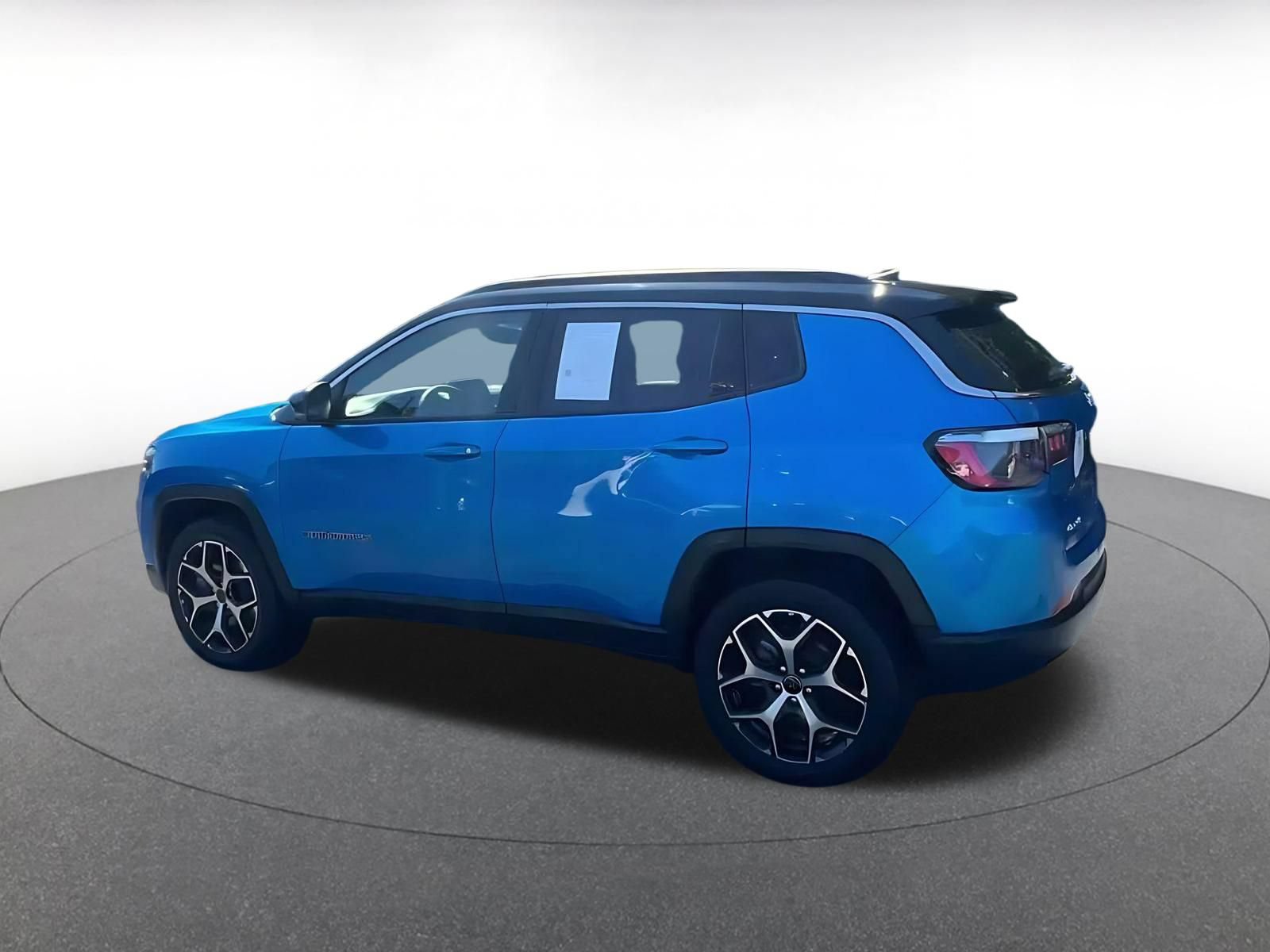 Used 2025 Jeep Compass Limited AWD/4WD image 9