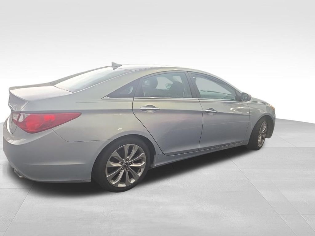 Used 2013 Hyundai Sonata SE w/ Navigation & Sunroof Pkg image 3