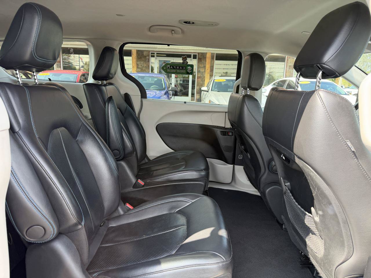 Used 2021 Chrysler Pacifica Touring-L FWD image 19