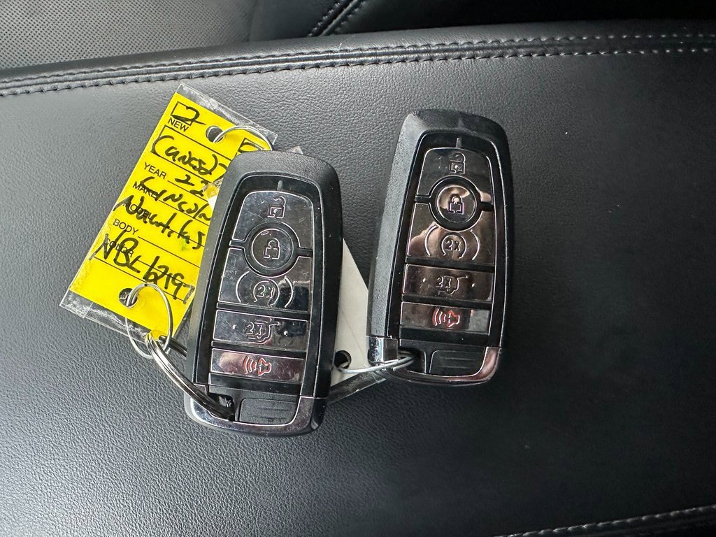 Used 2022 Lincoln Nautilus Reserve w/ Equipment Group 201A image 9