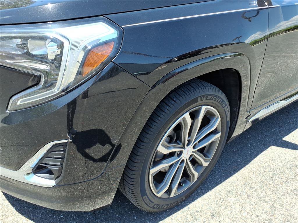 Used 2020 GMC Terrain Denali w/ Denali Premium Package FWD image 9