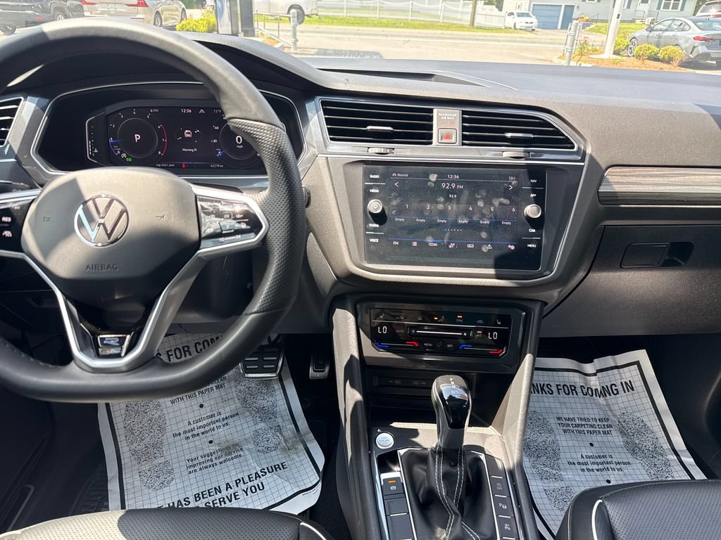 Used 2022 Volkswagen Tiguan SEL R-Line AWD/4WD image 17