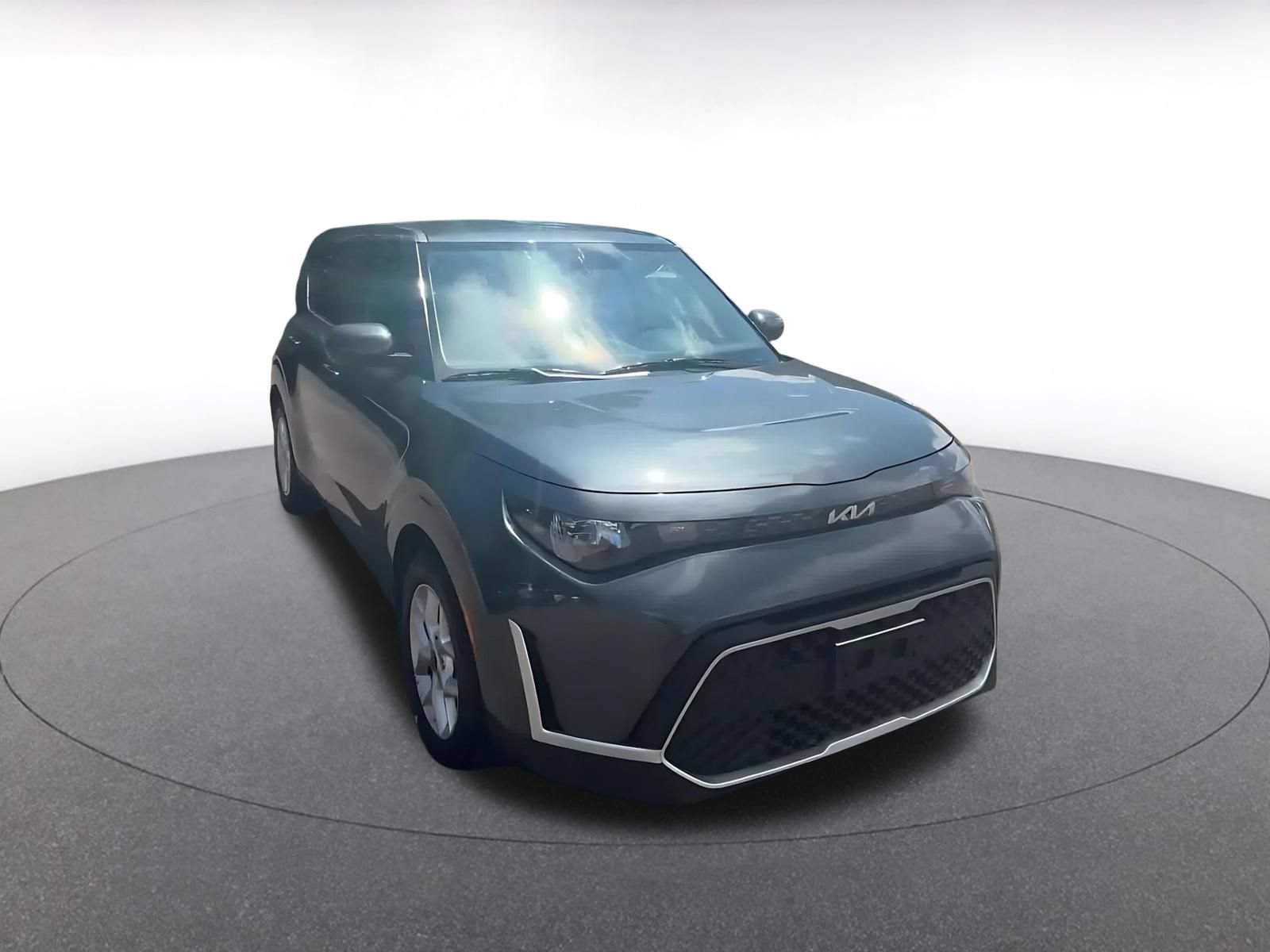 Used 2025 Kia Soul LX w/ LX Technology Package FWD image 3