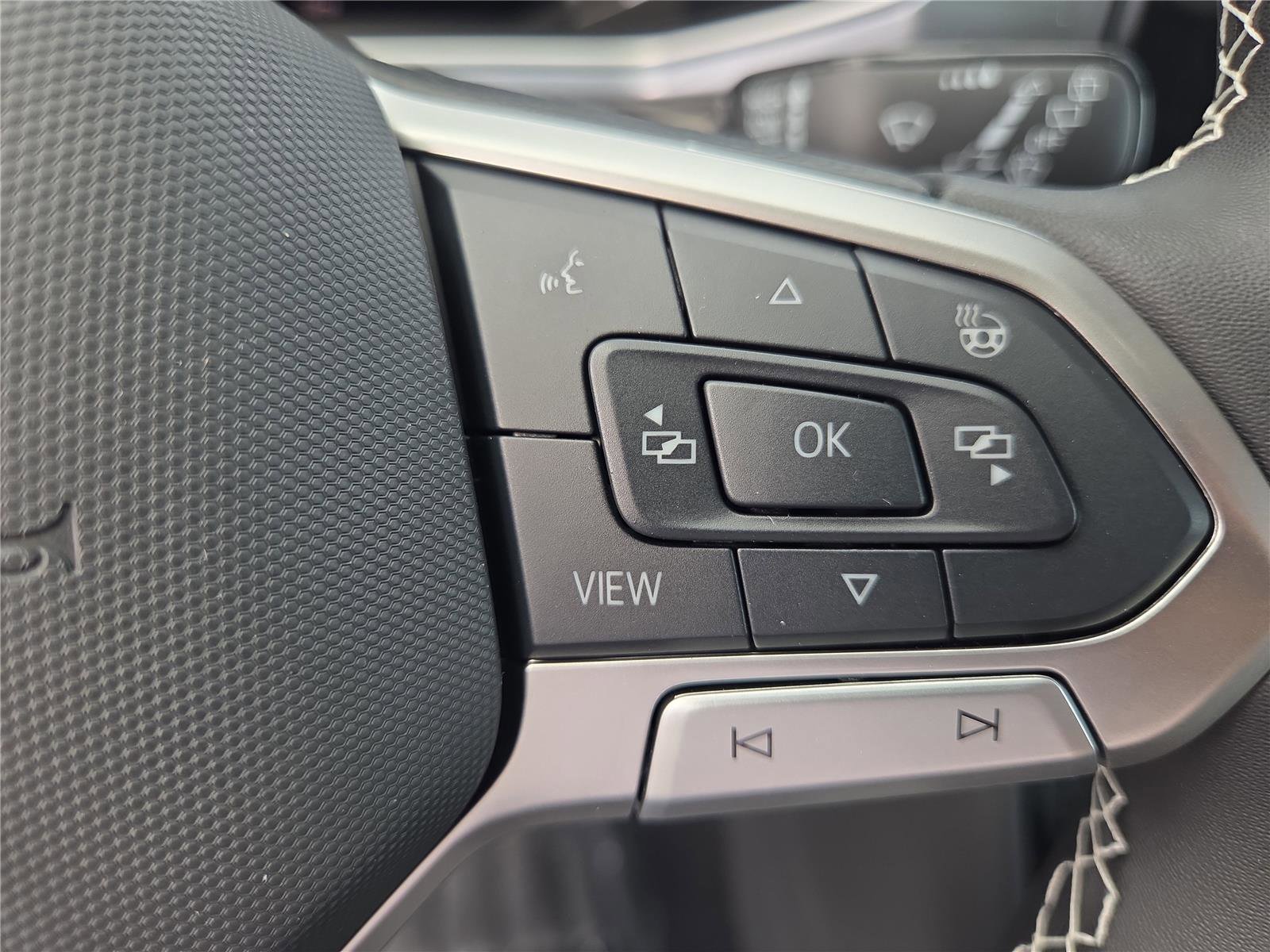 New 2025 Volkswagen Taos SEL image 18