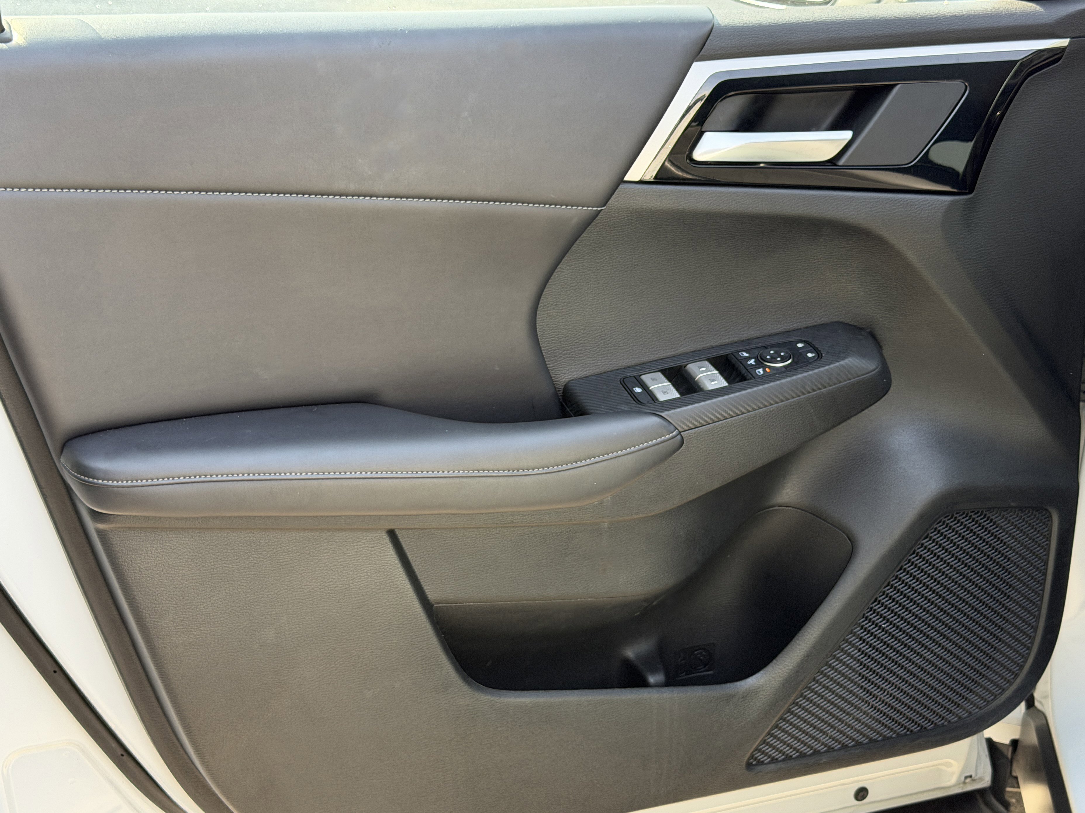 Used 2023 Mitsubishi Outlander SE AWD/4WD image 4