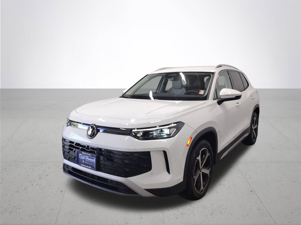 New 2025 Volkswagen Tiguan SE image 2