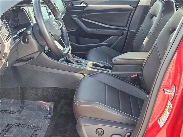 Used 2023 Volkswagen Jetta SE w/ Panoramic Sunroof Package FWD image 15
