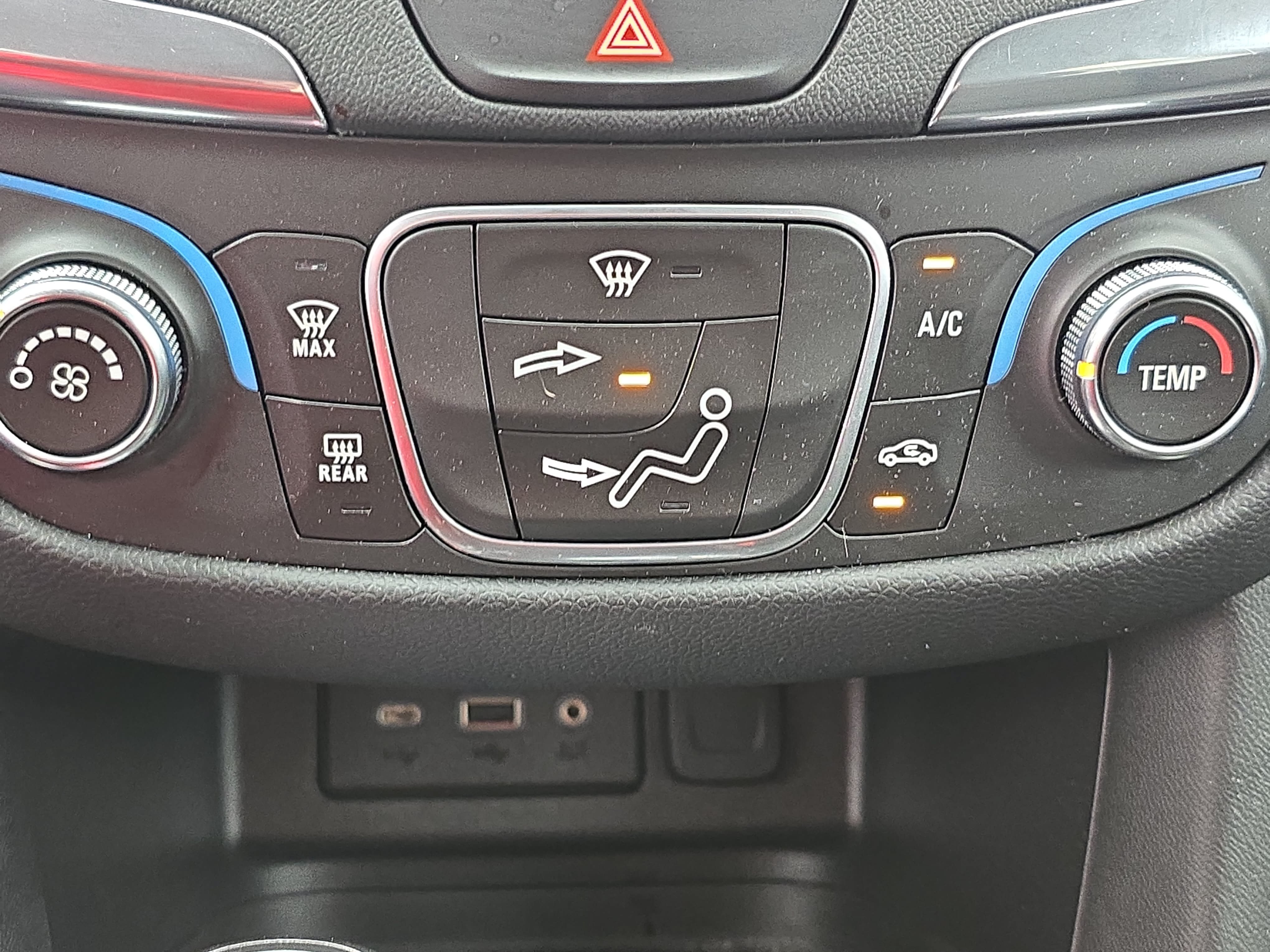 Used 2020 Chevrolet Equinox LT FWD image 22