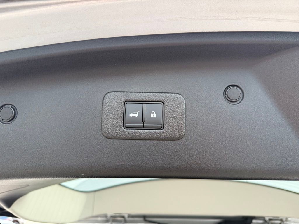 Used 2024 Nissan Armada SL w/ Captain's Chairs Package RWD image 39