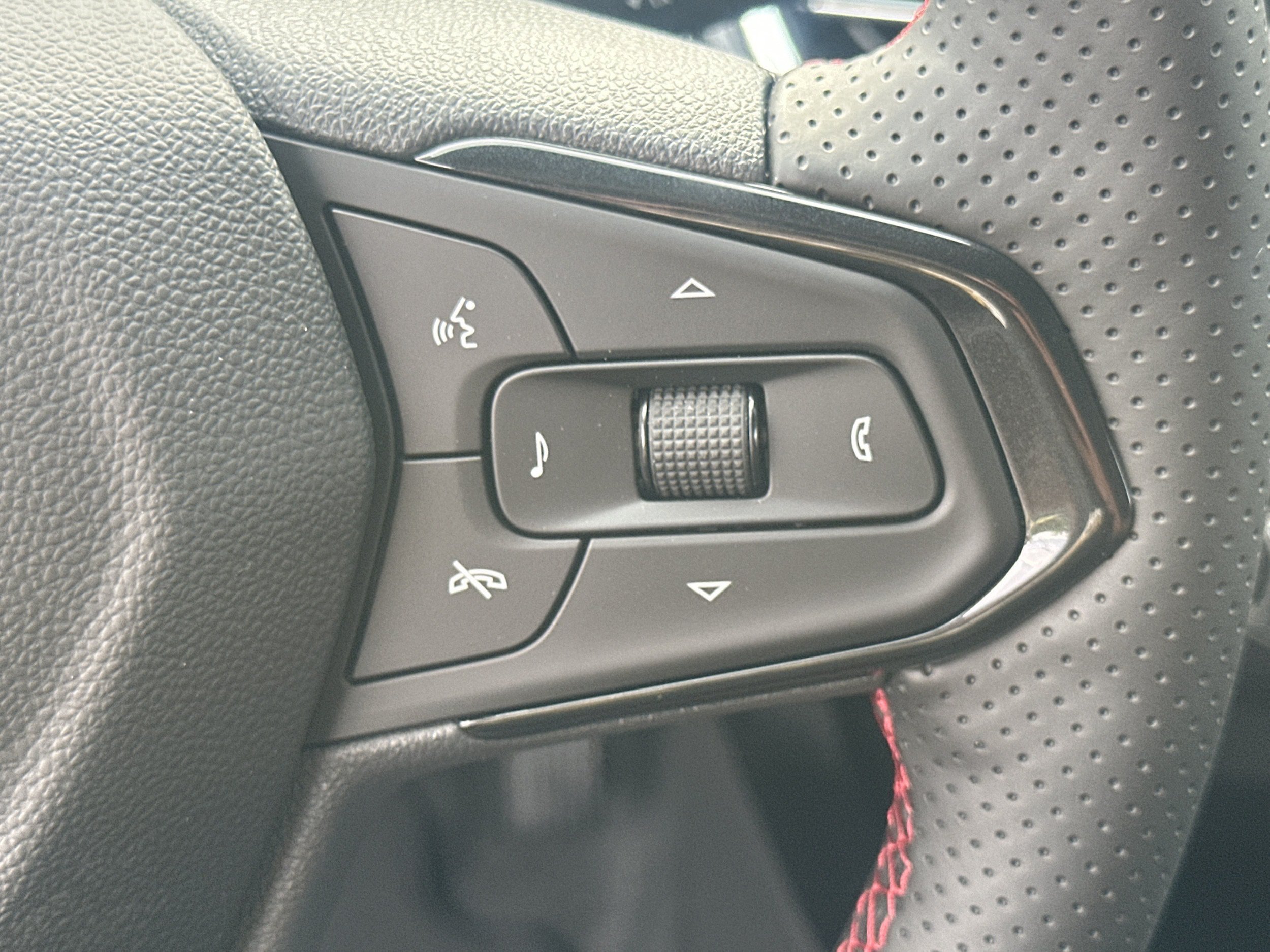 New 2026 Chevrolet Trax RS w/ Driver Confidence Package FWD image 25