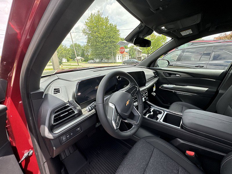 New 2025 Chevrolet Traverse LT w/ Driver Confidence Package image 2