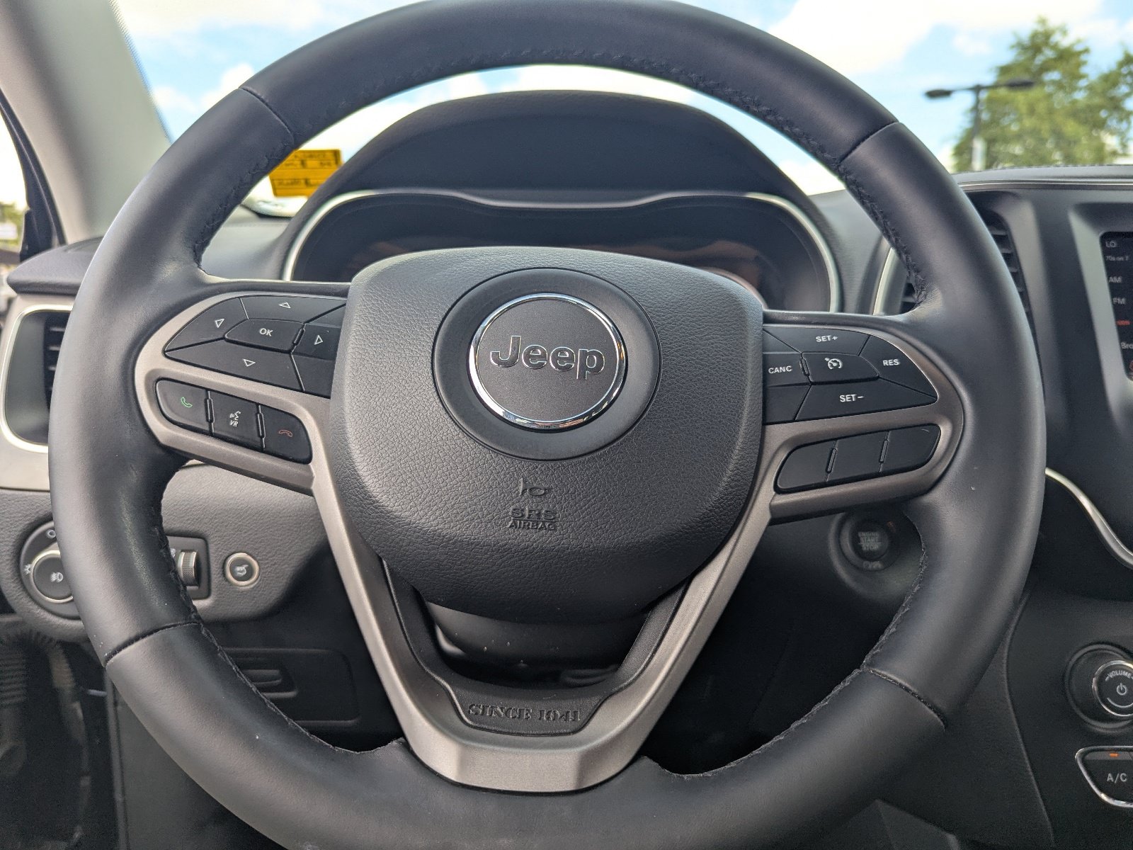 Used 2020 Jeep Cherokee Latitude Lux w/ Comfort/Convenience Group FWD image 31
