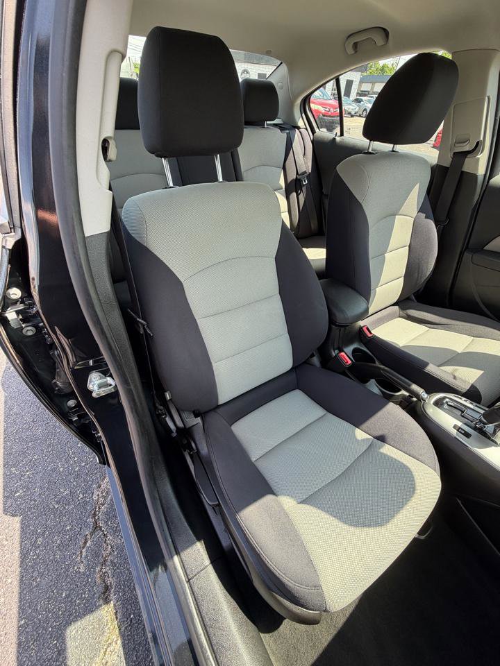 Used 2015 Chevrolet Cruze LS FWD image 20