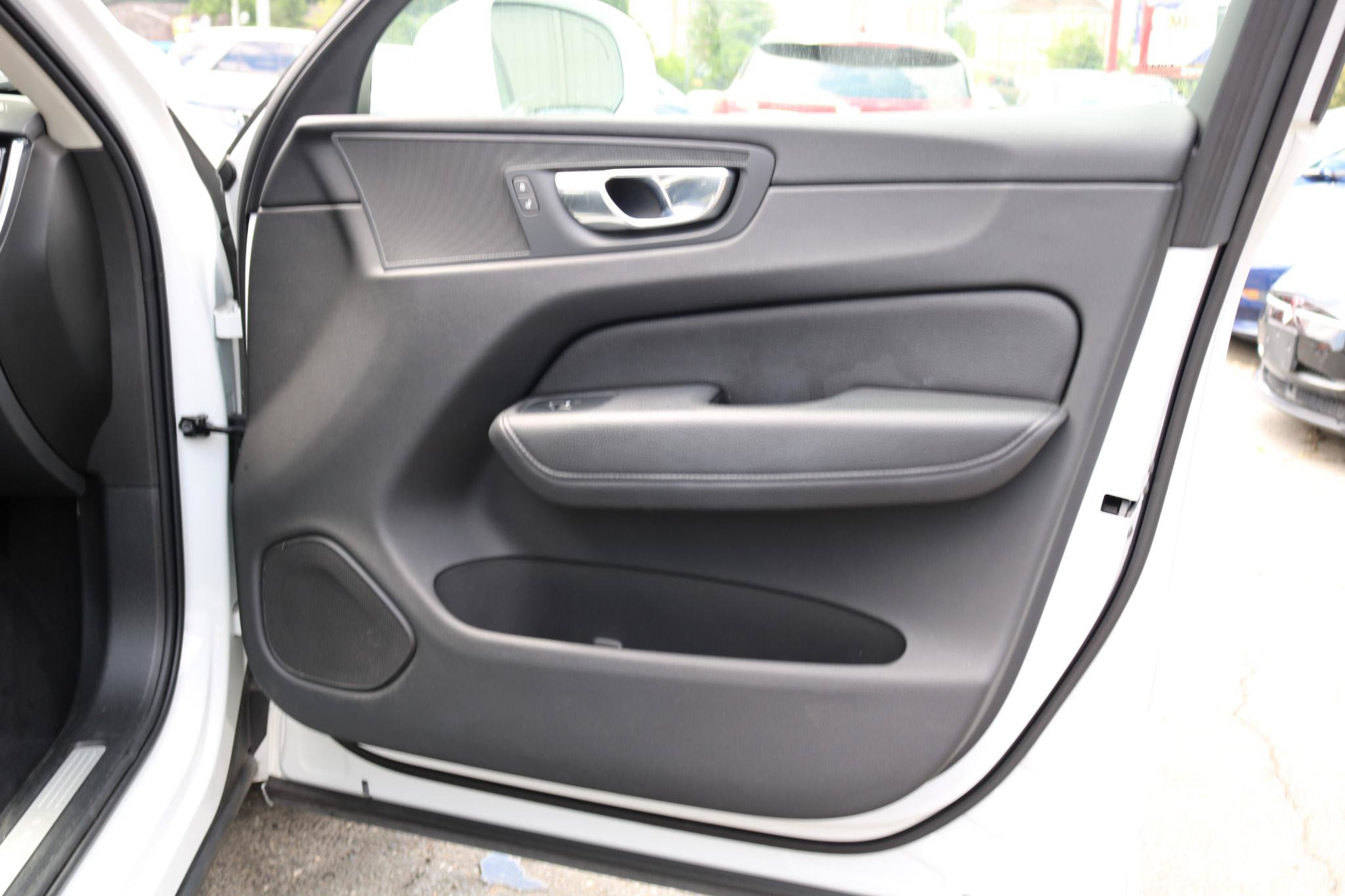 Used 2022 Volvo XC60 B5 Momentum AWD/4WD image 26