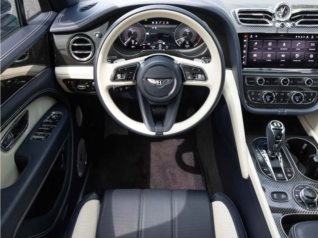 Used 2023 Bentley Bentayga image 40