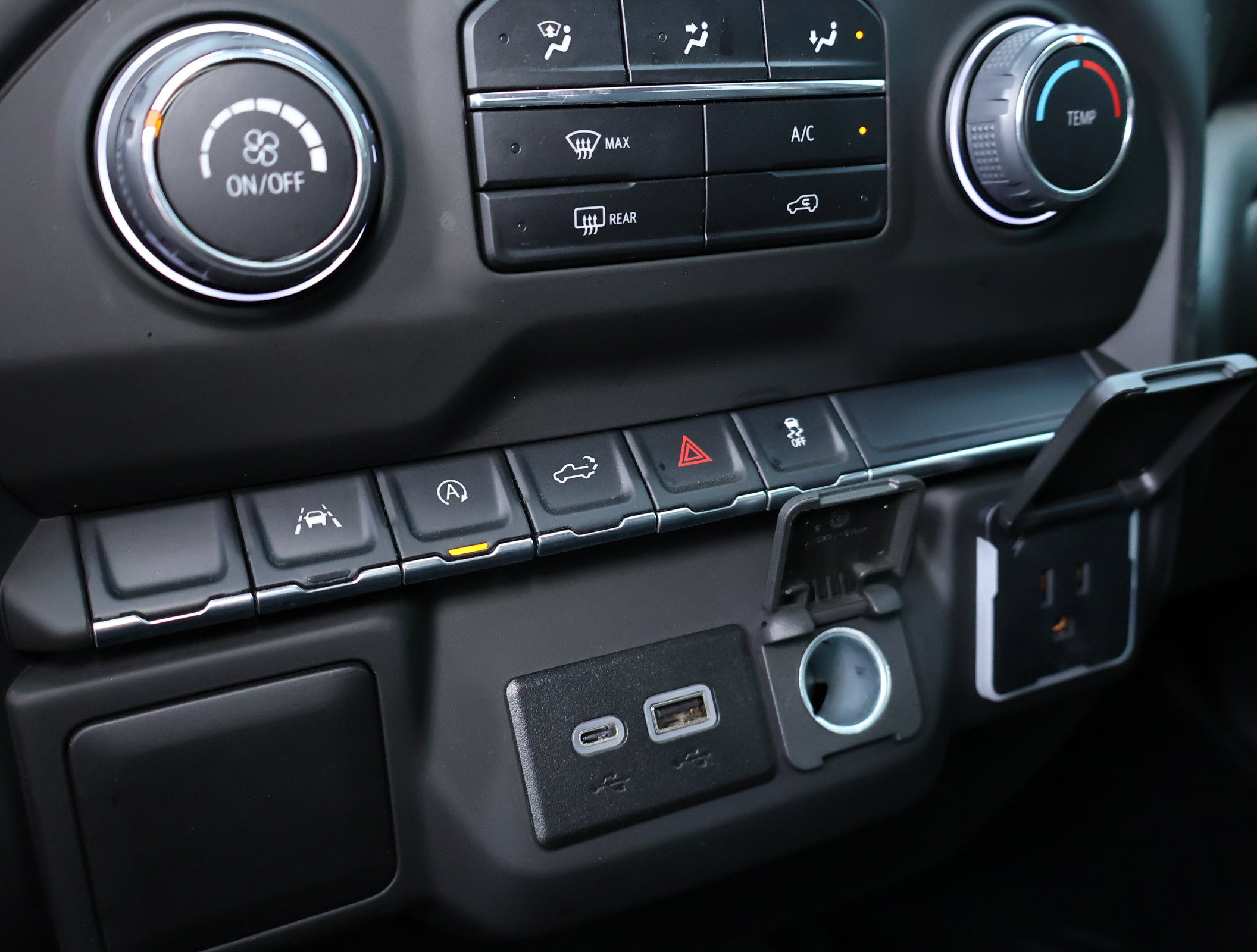 Used 2025 Chevrolet Silverado 1500 Custom w/ LPO, Dark Essentials Package AWD/4WD image 19