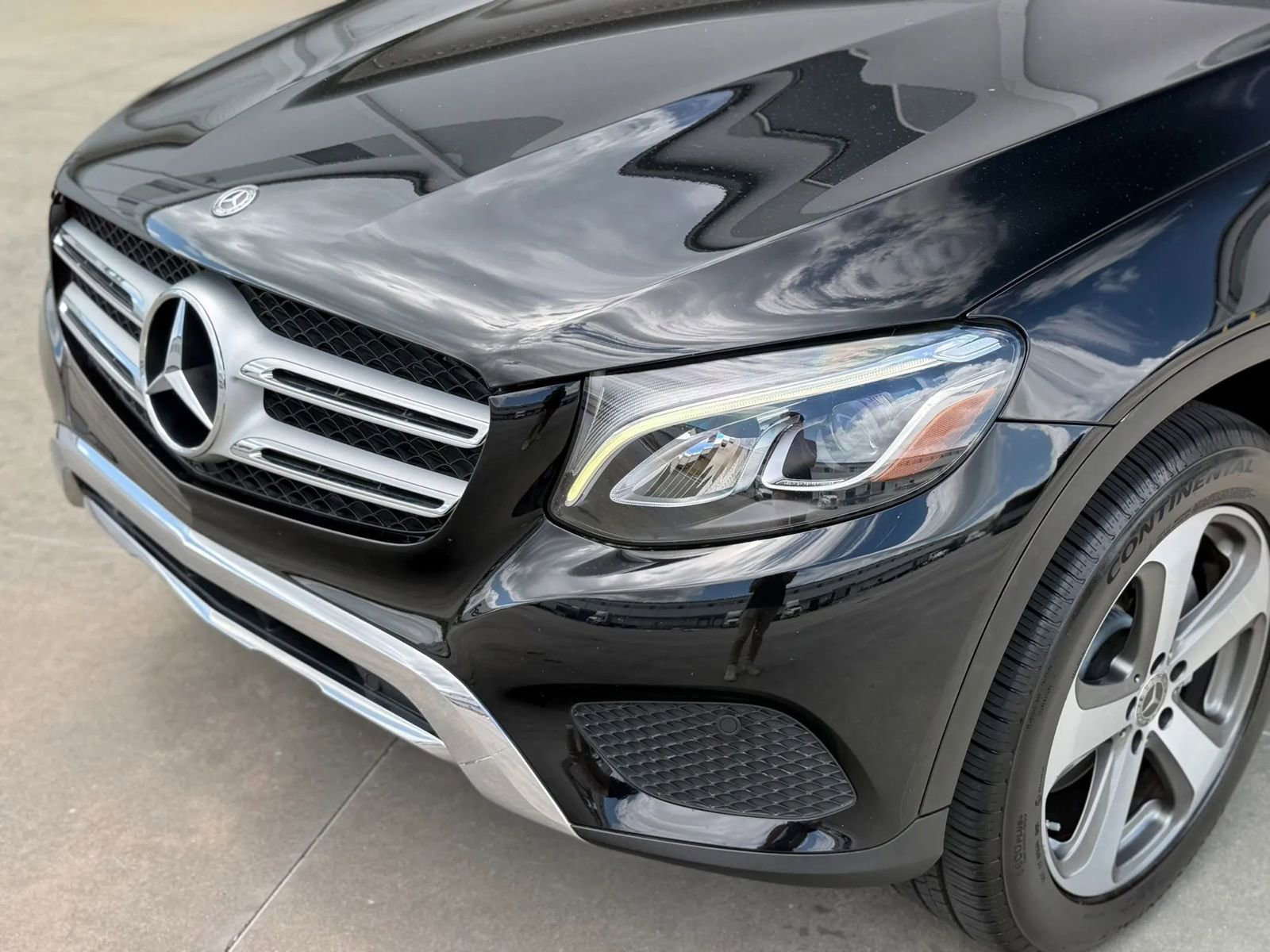Used 2019 Mercedes-Benz GLC 300 w/ Premium Package image 2