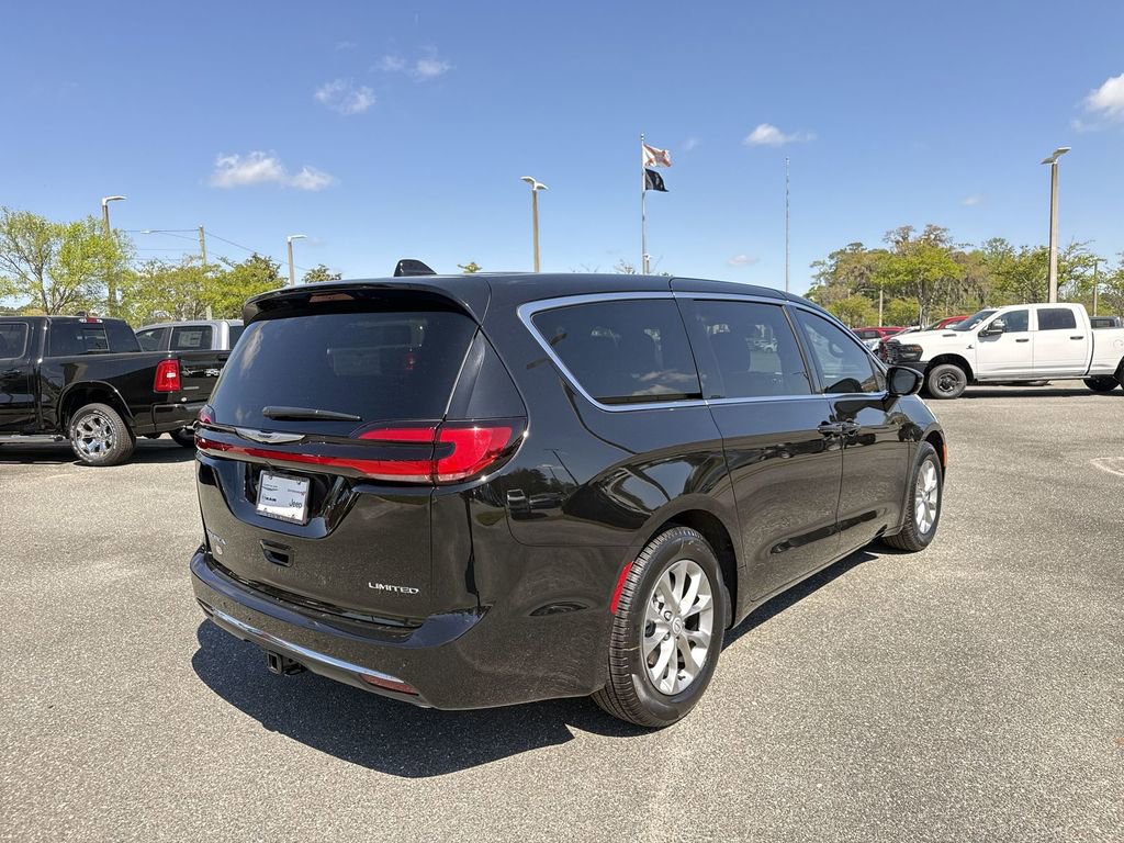 New 2026 Chrysler Pacifica Limited w/ Trailer Tow Group FWD image 3