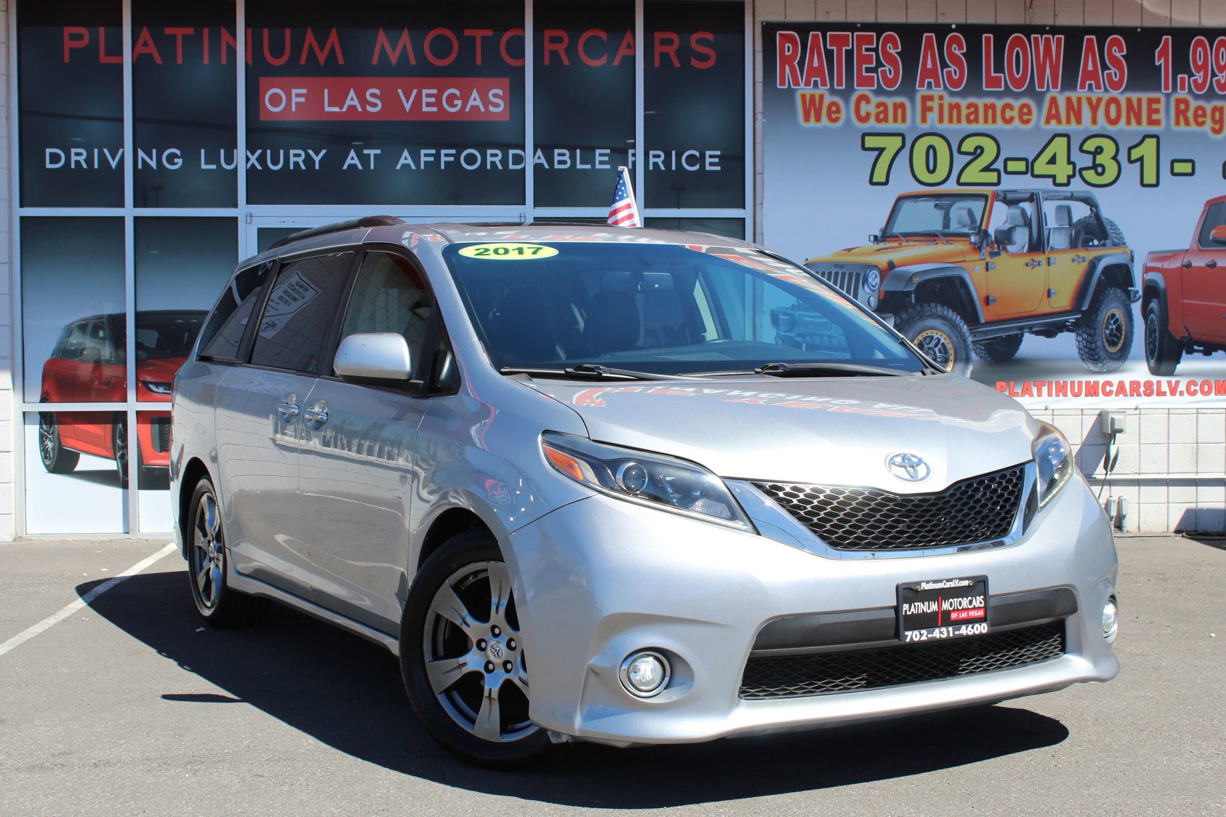 Used 2017 Toyota Sienna SE w/ SE Preferred Package FWD image 1