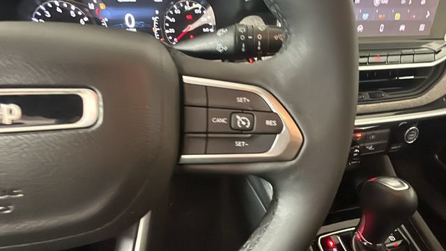 Used 2024 Jeep Compass Latitude AWD/4WD image 16