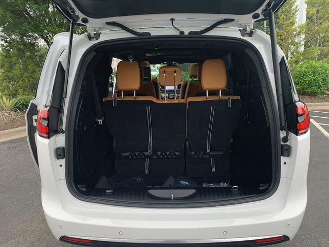 Used 2023 Chrysler Pacifica Pinnacle FWD image 36