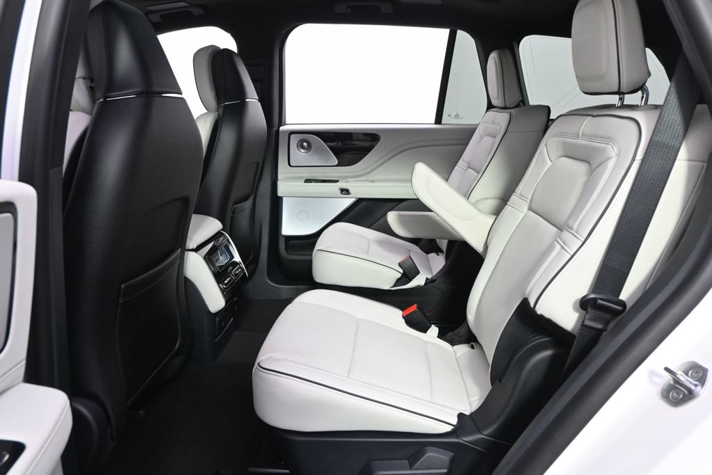 New 2026 Lincoln Aviator Black Label w/ Jet Appearance Package AWD/4WD image 21