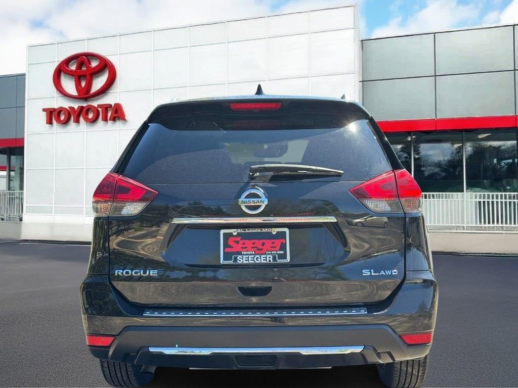 Used 2017 Nissan Rogue SL w/ SL Premium Package image 5