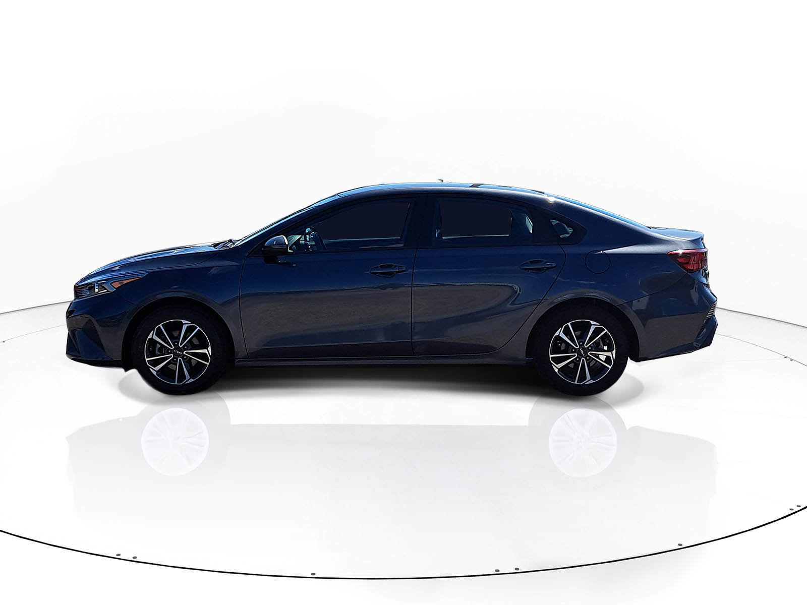 Used 2024 Kia Forte LXS image 4