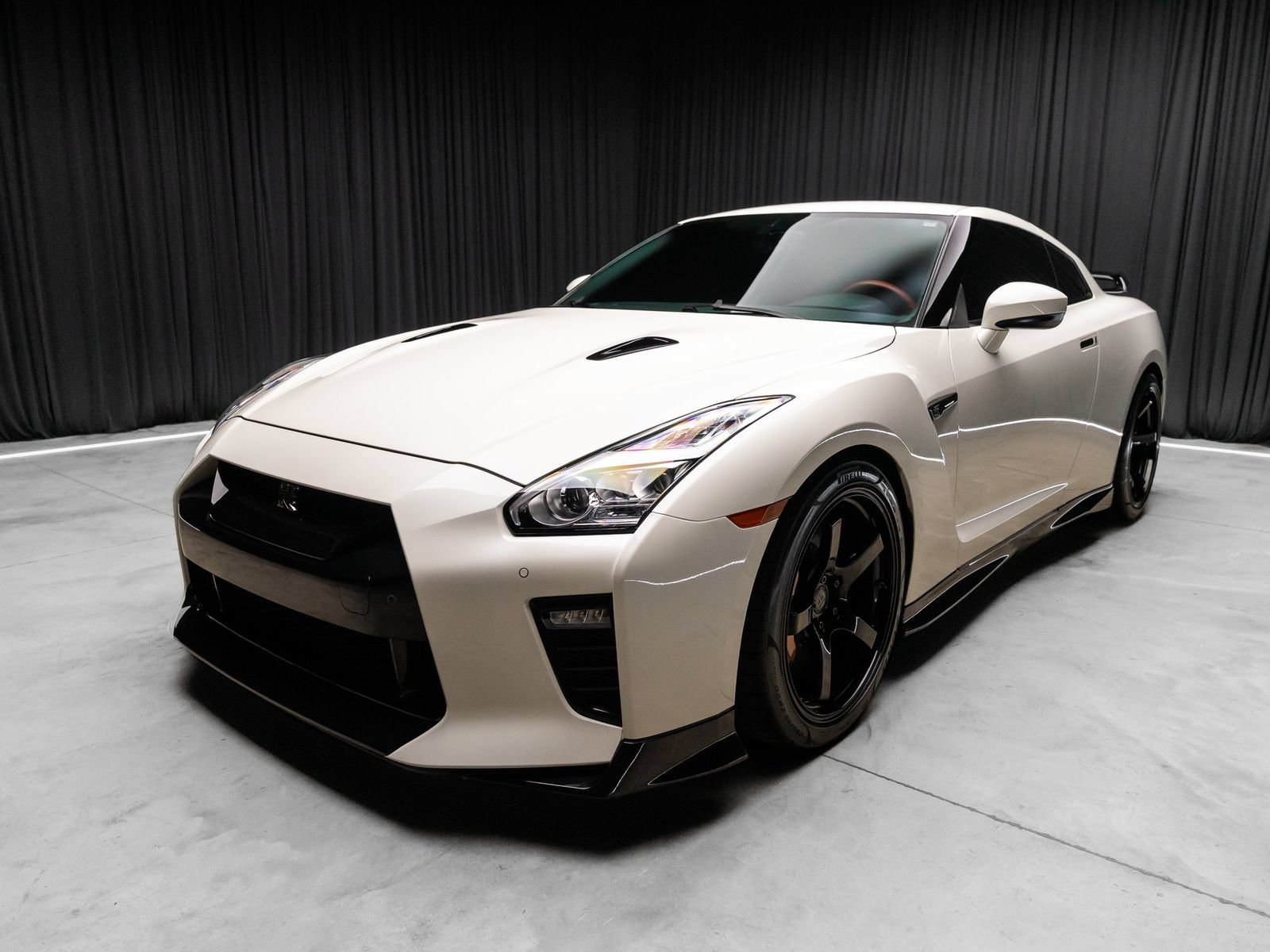 Used 2021 Nissan GT-R Premium AWD/4WD image 11